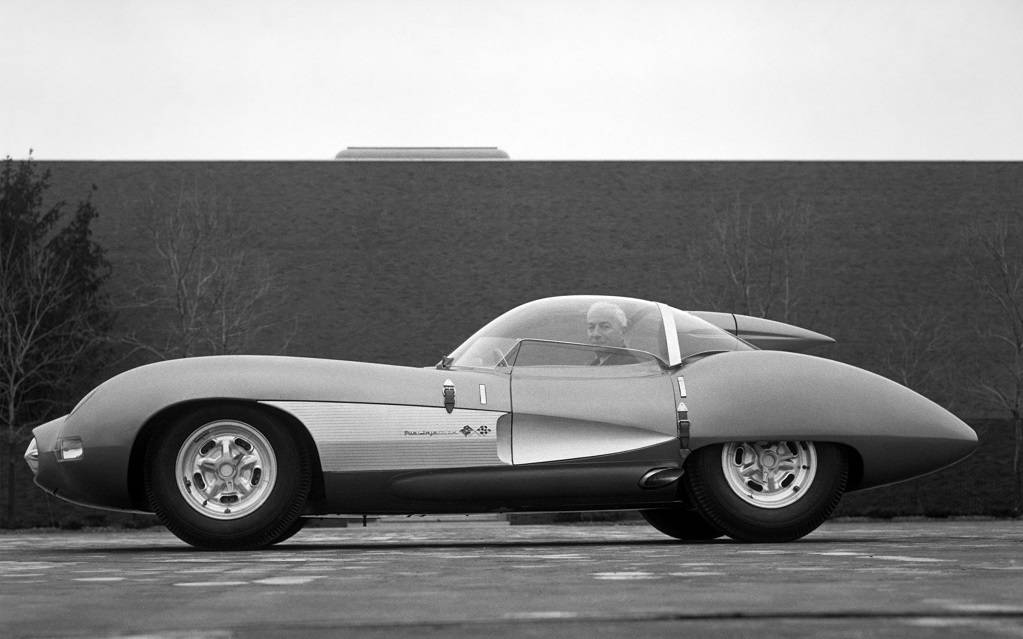 <p>Chevrolet Corvette SS 1957 (avec Zora Arkus-Duntov au volant)</p>