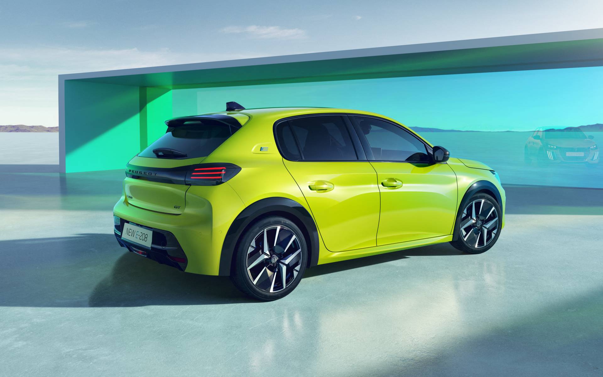 <p>Peugeot E-208</p>