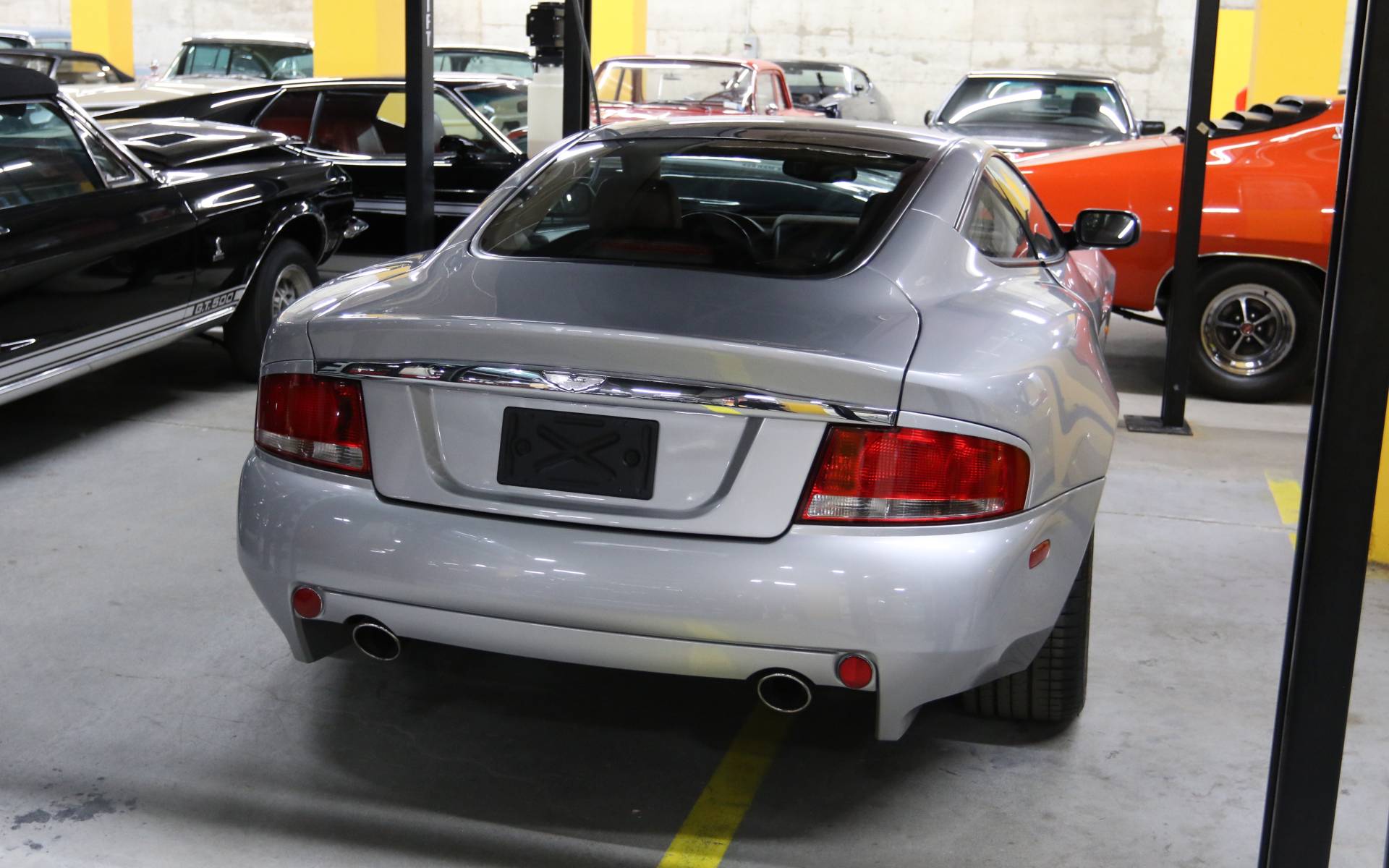 <p>Aston Martin Vanquish 2003</p>