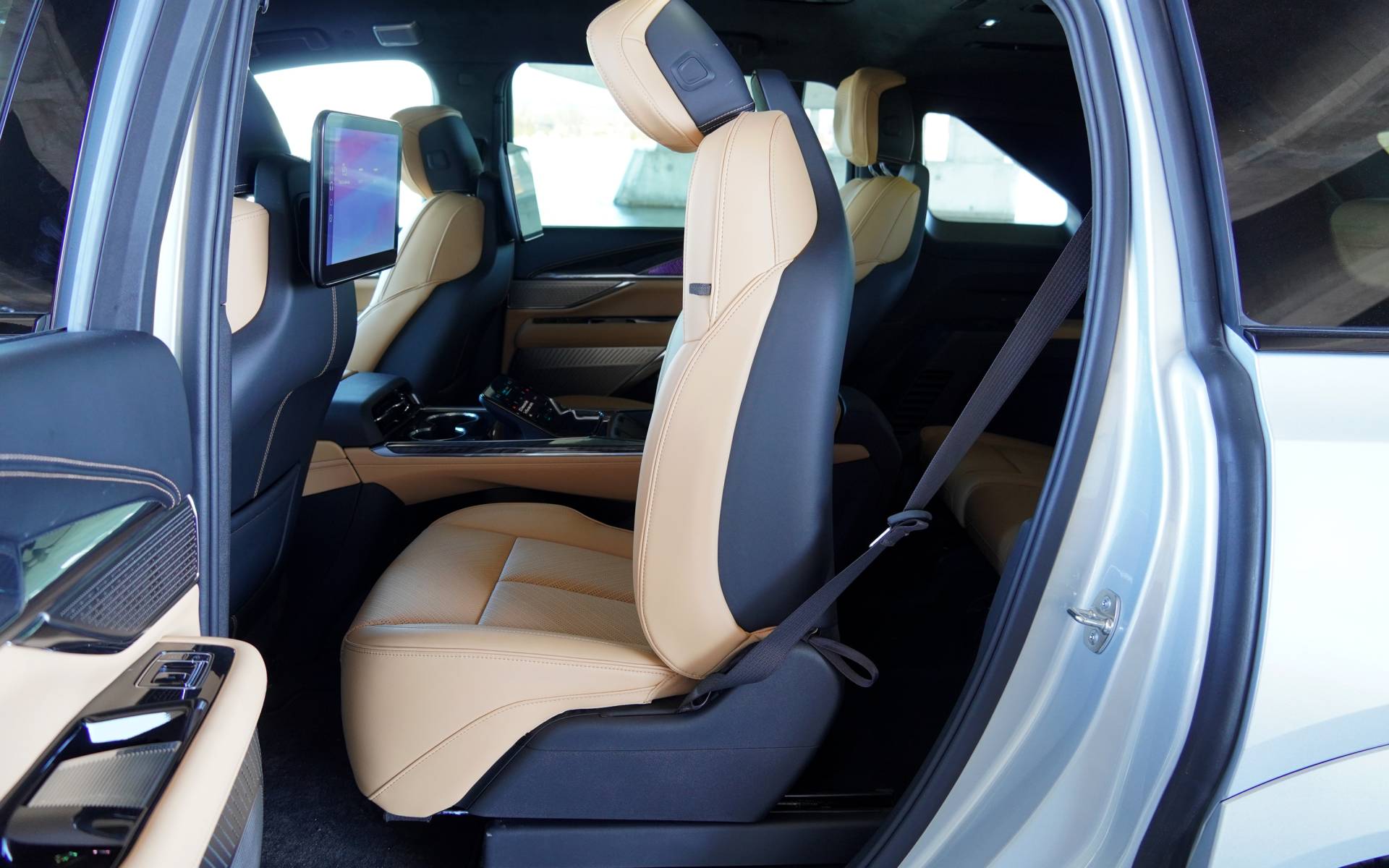 <p>Cadillac Escalade IQ 2025</p>