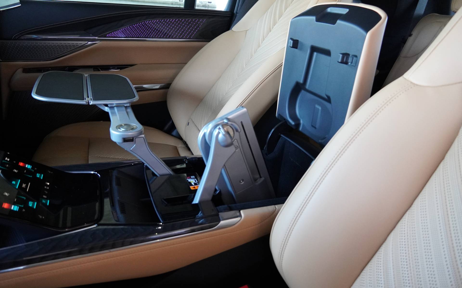 <p>Cadillac Escalade IQ 2025</p>