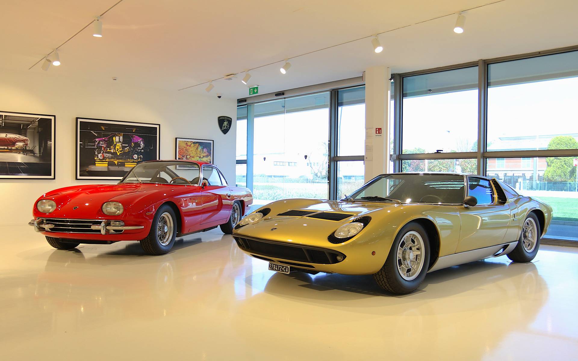 <p>Les Lamborghini 350 GT et Miura.</p>