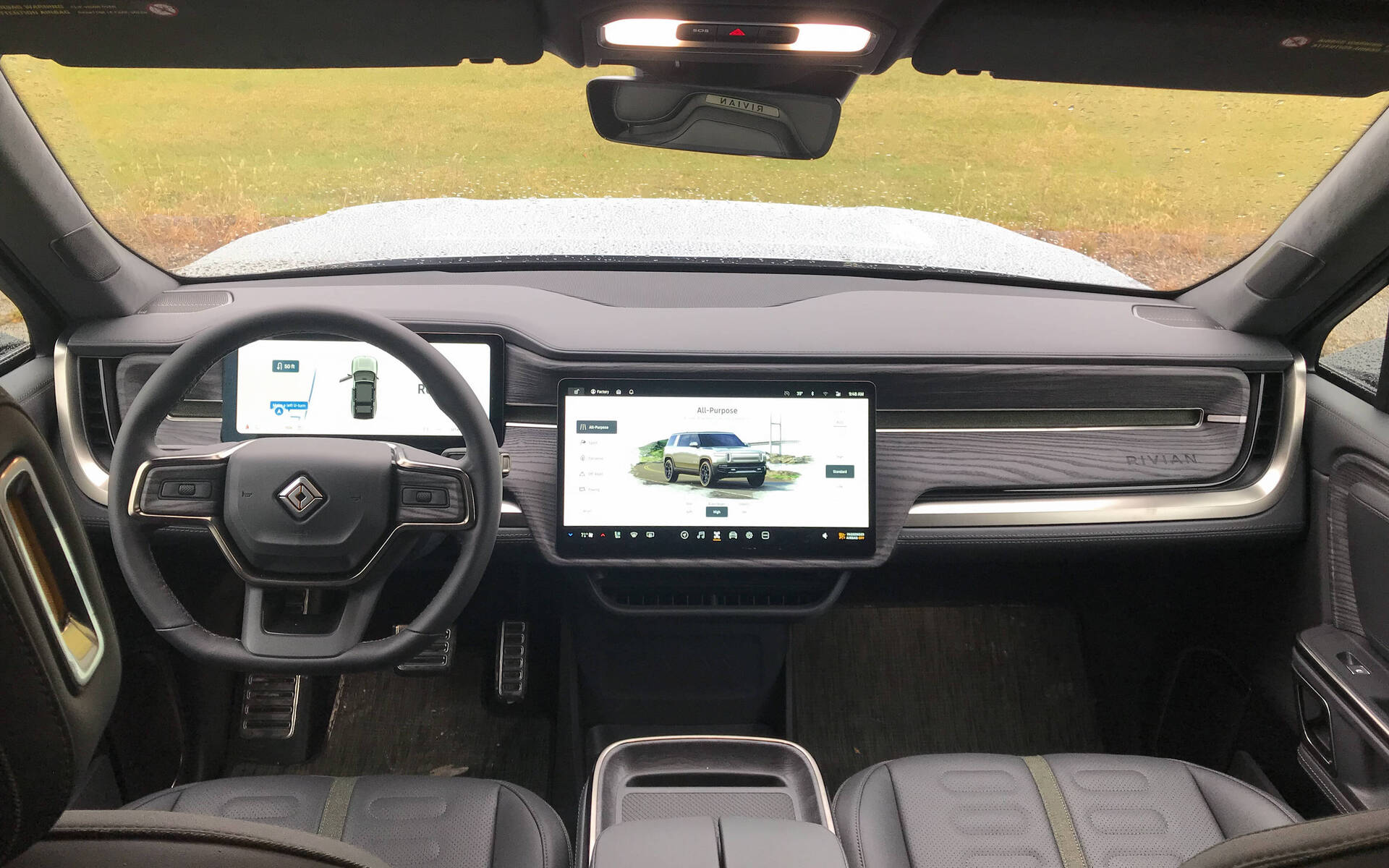 <p>Rivian R1S</p>