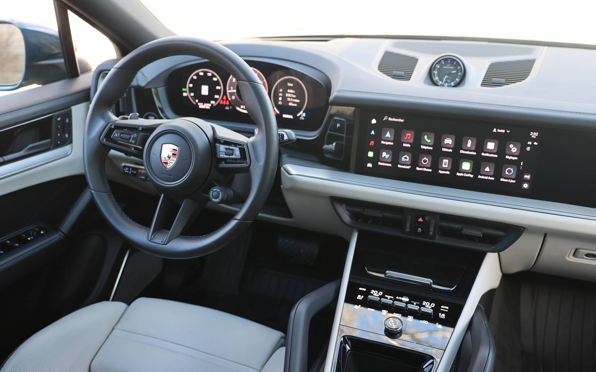 <p>Porsche Cayenne Coupé</p>