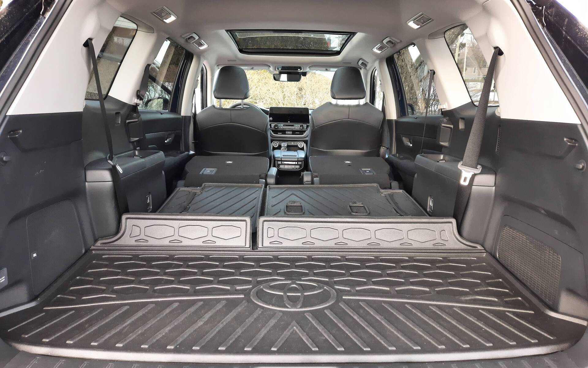 <p>Toyota Grand Highlander</p>