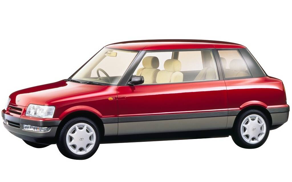 <p>Toyota Raum (1993)</p>