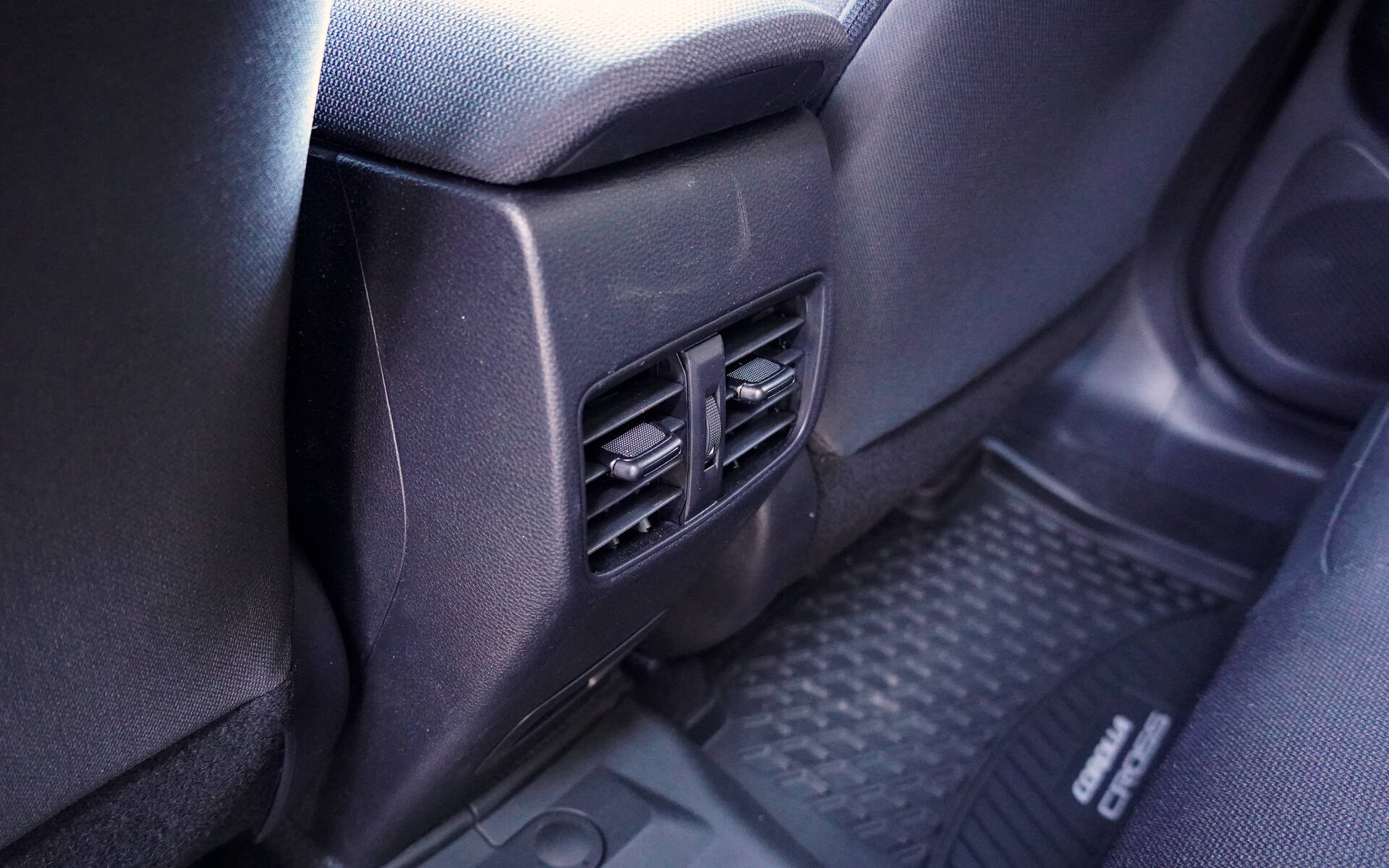 <p>Toyota Corolla Cross Hybride SE 2025</p>