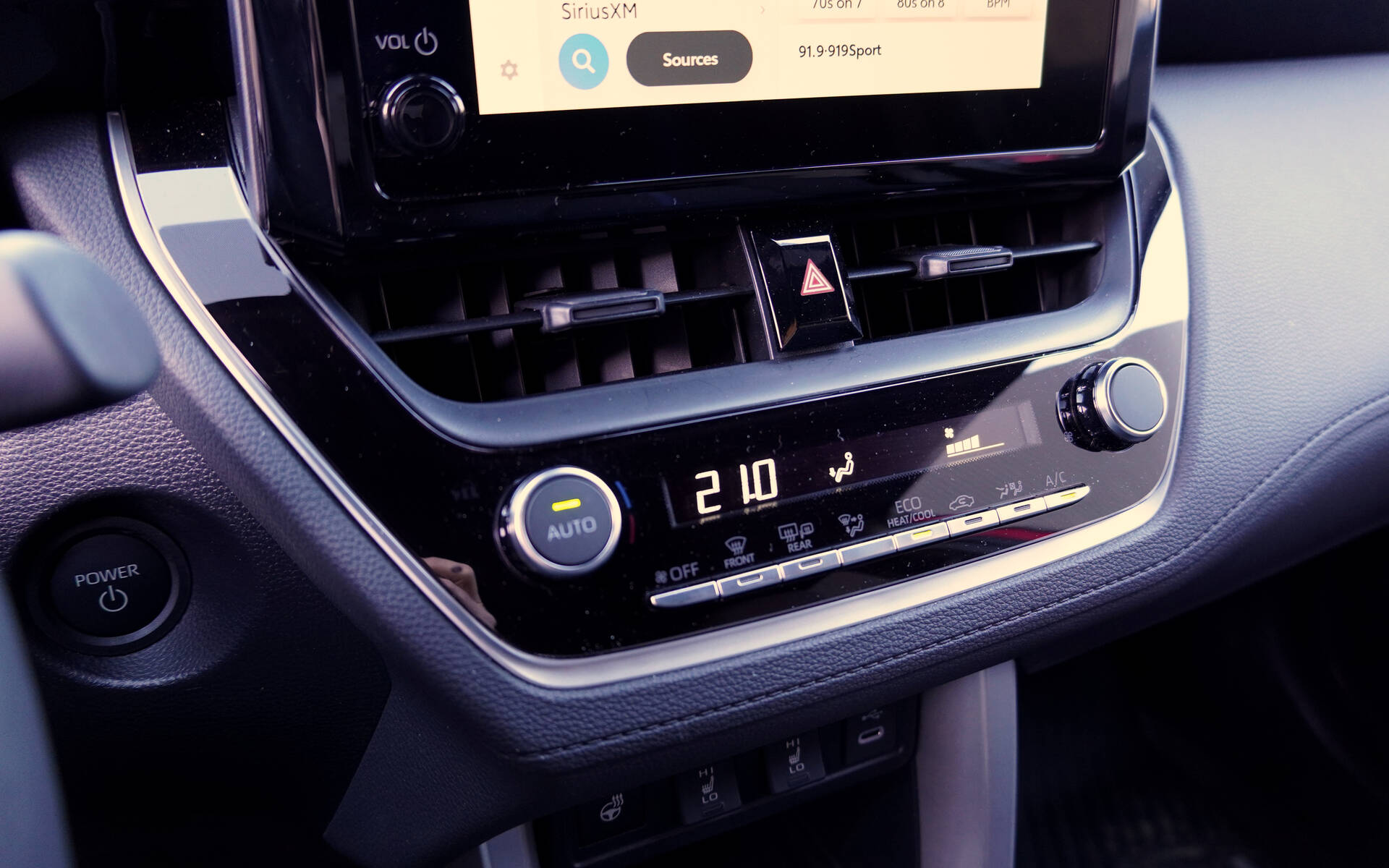 <p>Toyota Corolla Cross Hybride SE 2025</p>