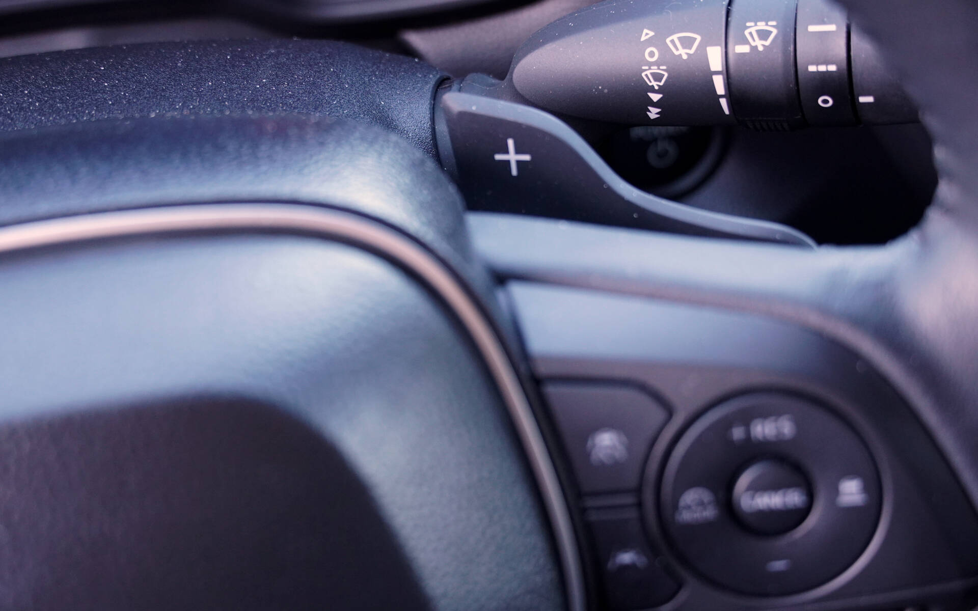 <p>Toyota Corolla Cross Hybride SE 2025</p>