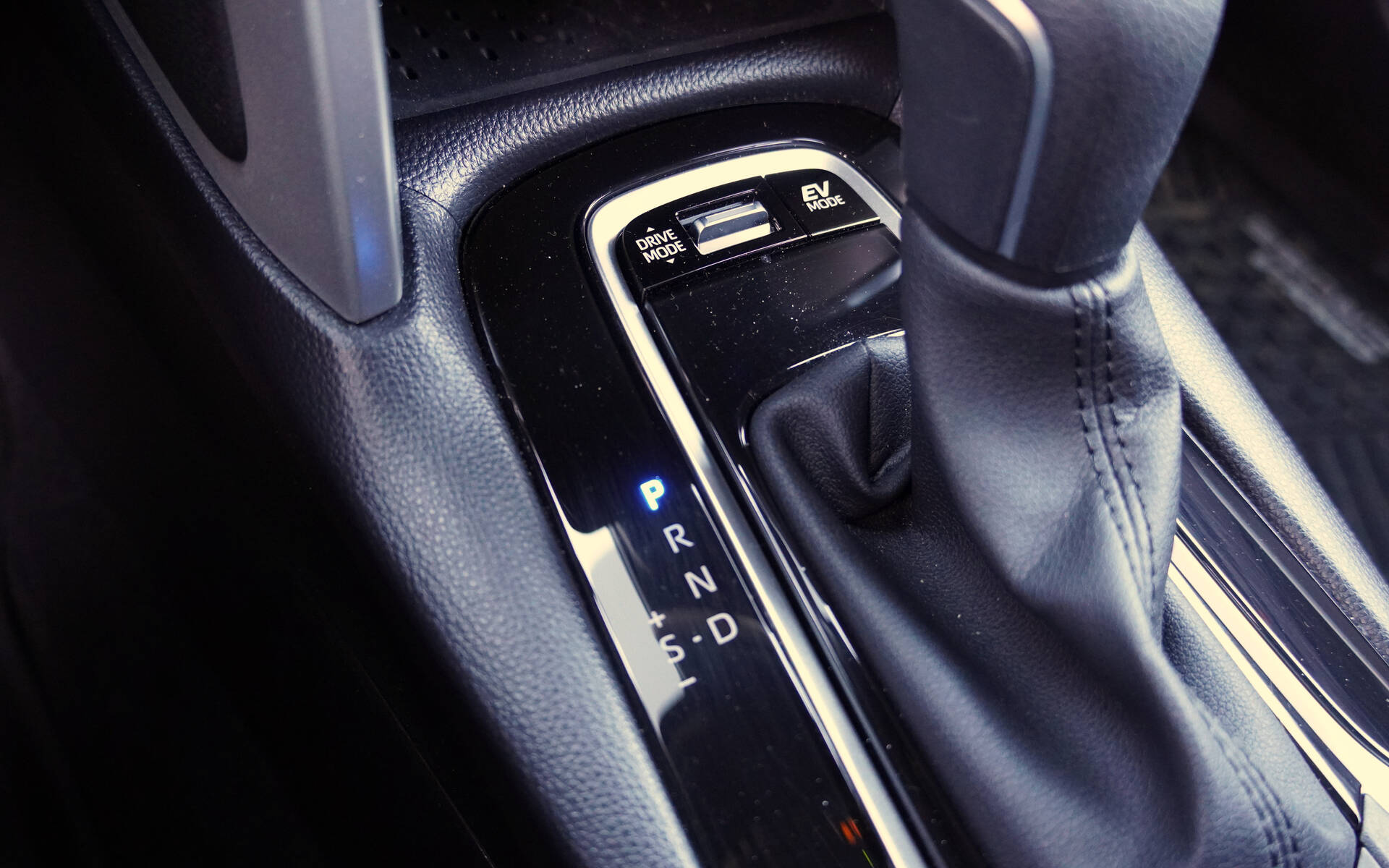 <p>Toyota Corolla Cross Hybride SE 2025</p>