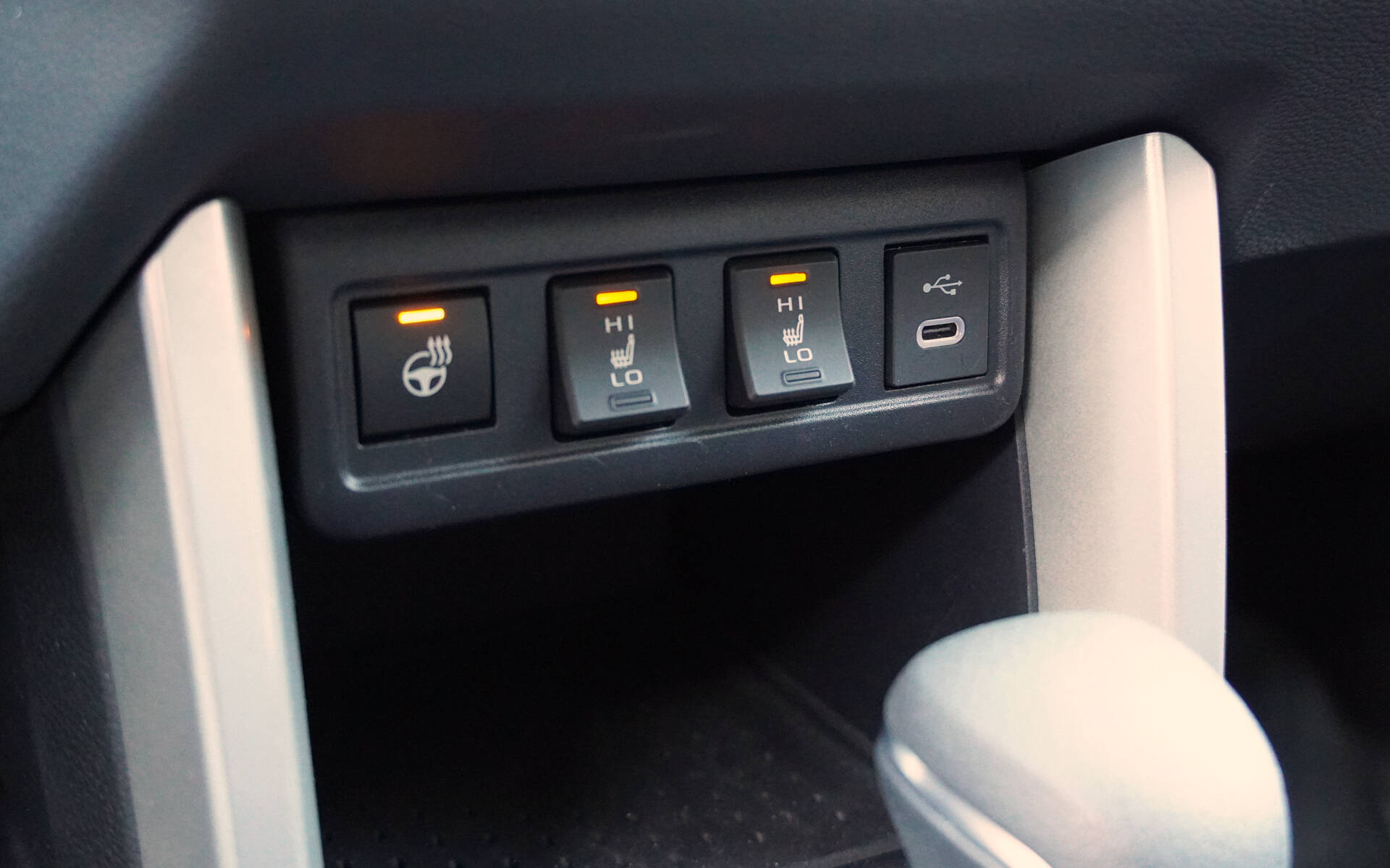<p>2025 Toyota Corolla Cross Hybrid SE</p>