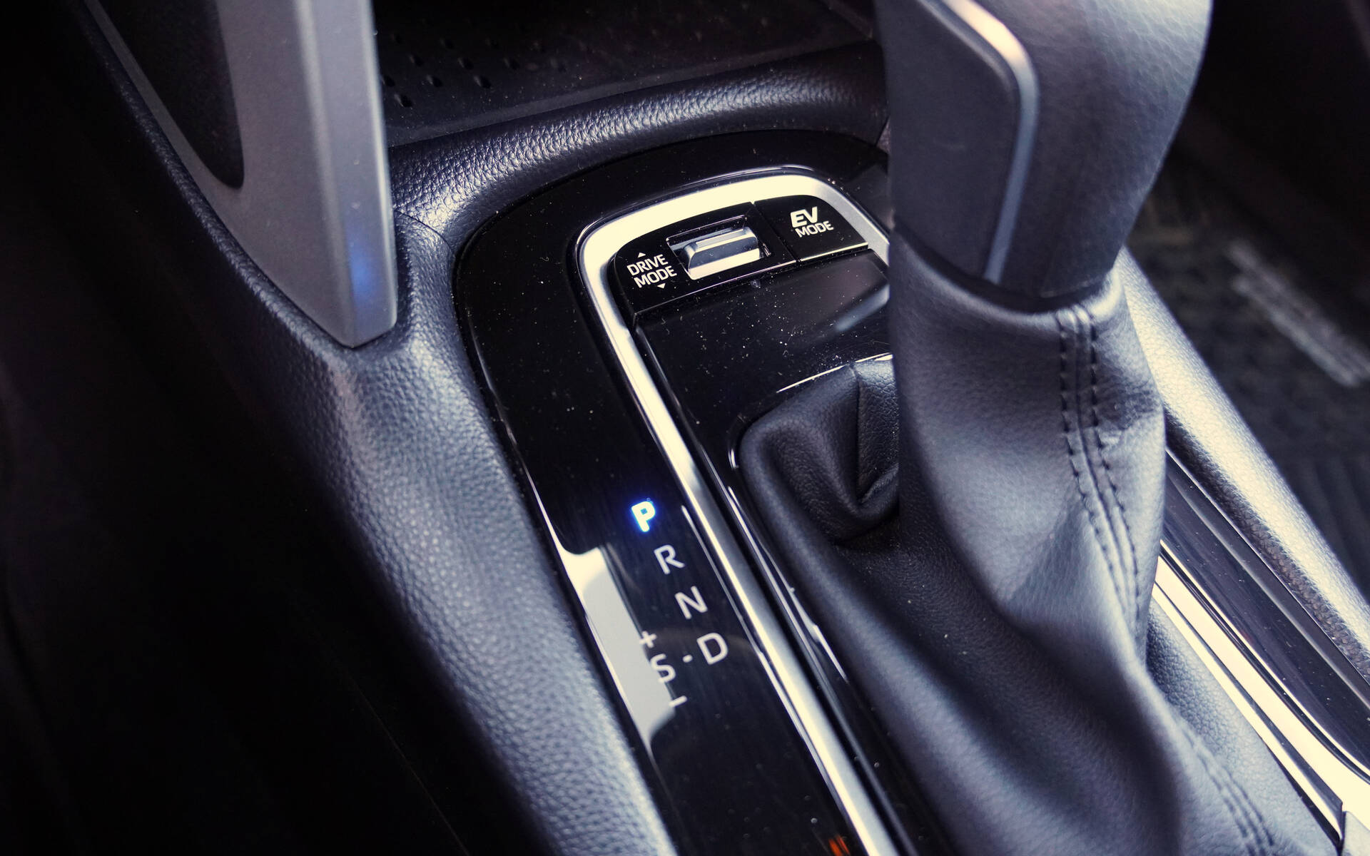 <p>2025 Toyota Corolla Cross Hybrid SE</p>