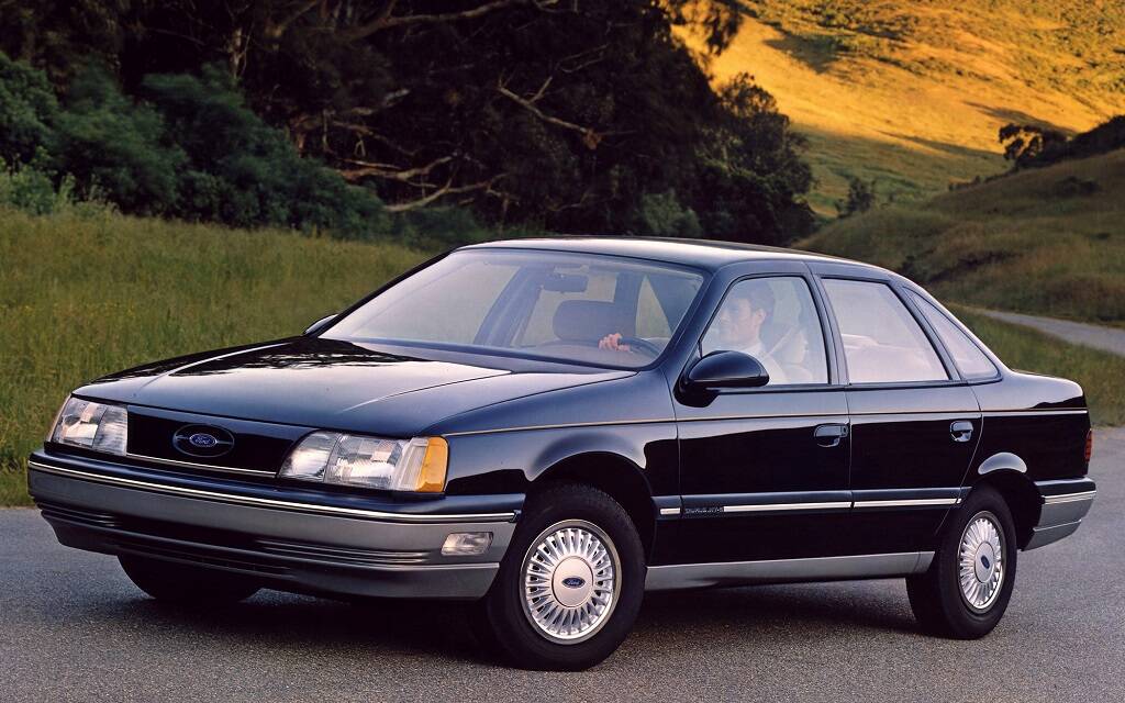 <p>Ford Taurus MT-5&nbsp;1986</p>