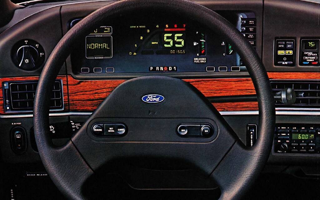 <p>Ford Taurus 1987</p>