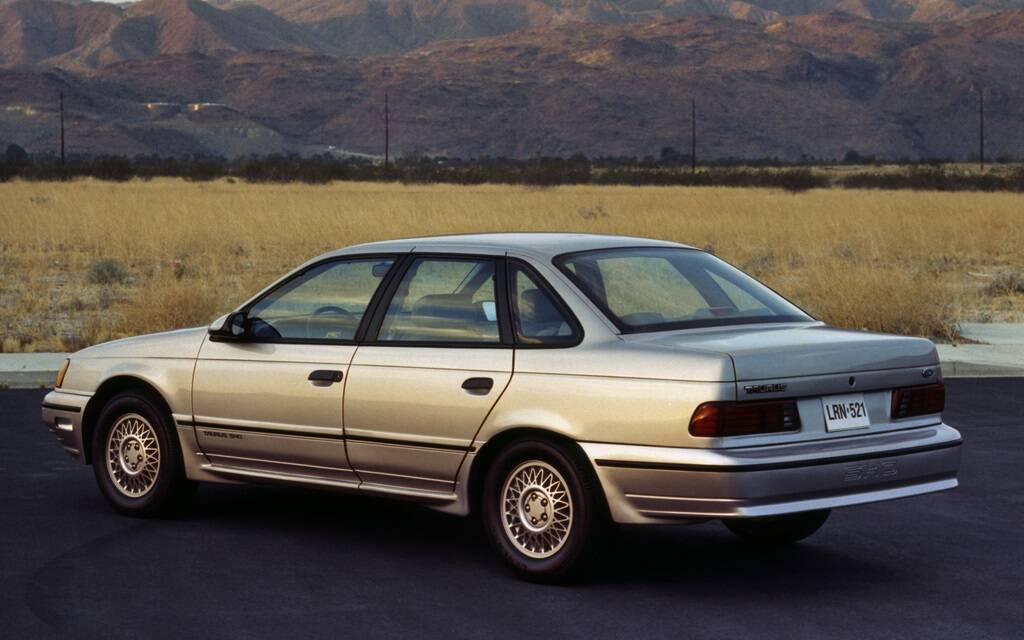 <p>Ford Taurus SHO 1989</p>
