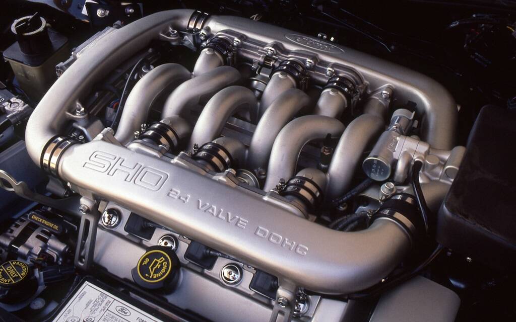 <p>Ford Taurus SHO 1989</p>