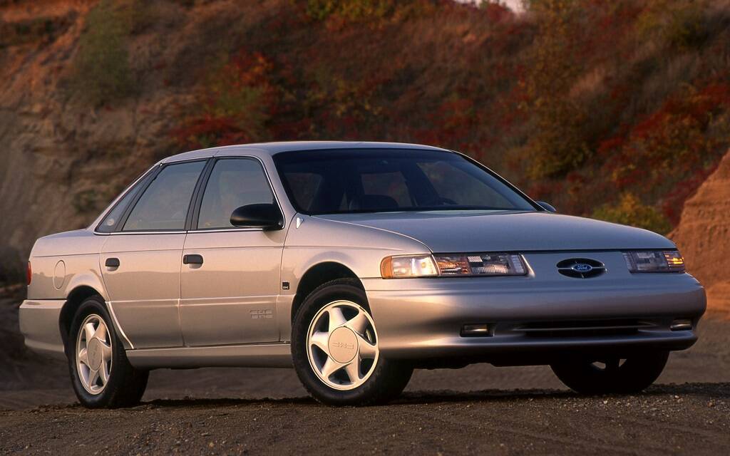 <p>Ford Taurus SHO 1992</p>