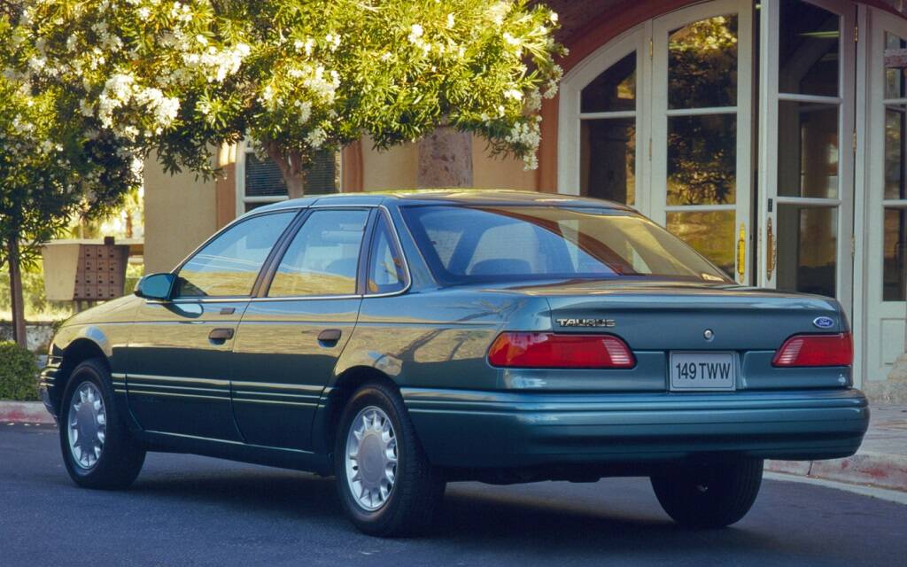 <p>Ford Taurus 1992</p>