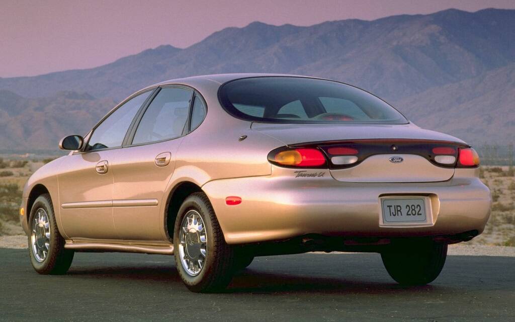 <p>Ford Taurus 1996</p>
