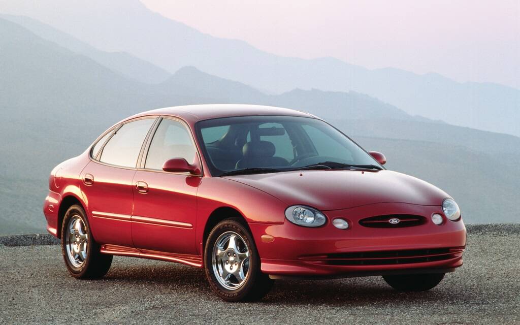 <p>Ford Taurus SHO 1996</p>