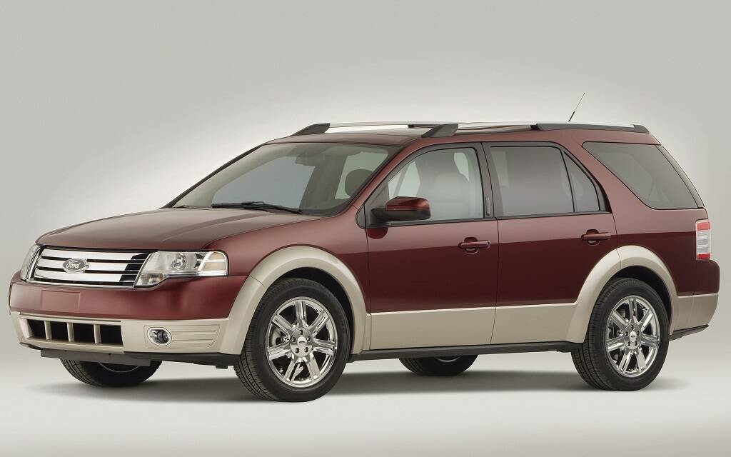 <p>Ford Taurus X 2008</p>