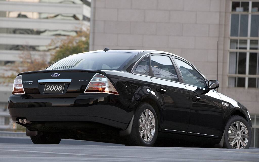 <p>Ford Taurus 2008</p>