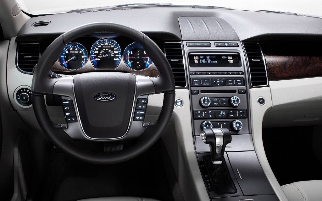 <p>Ford Taurus 2010</p>