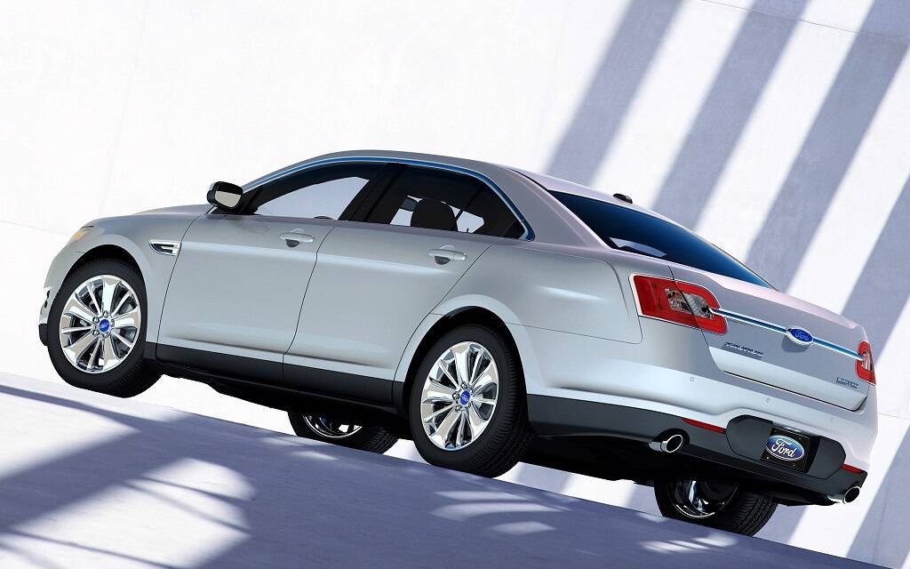 <p>Ford Taurus 2010</p>