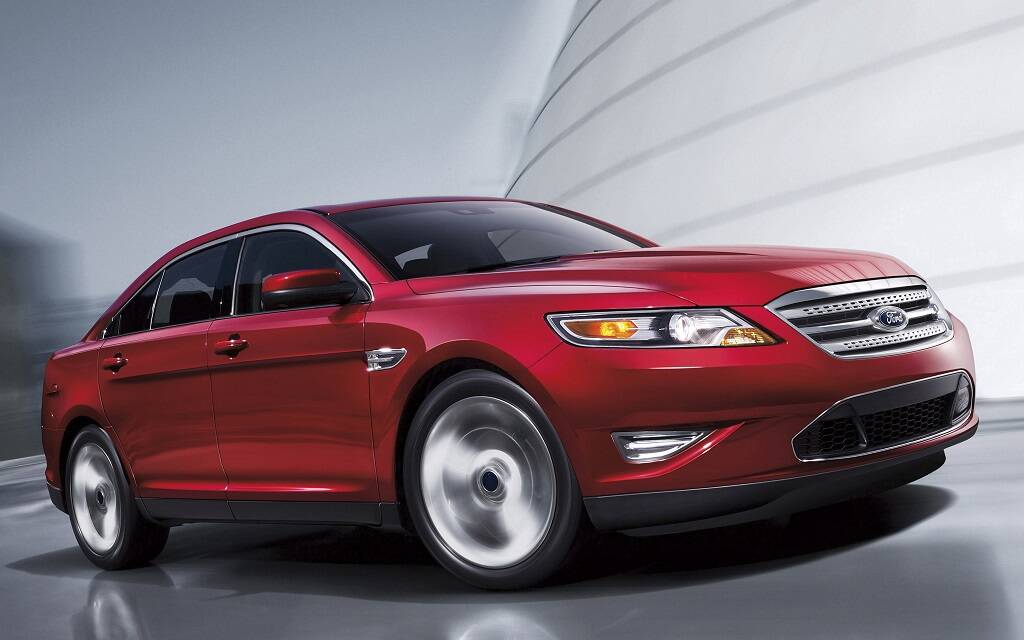 <p>Ford Taurus SHO 2010</p>