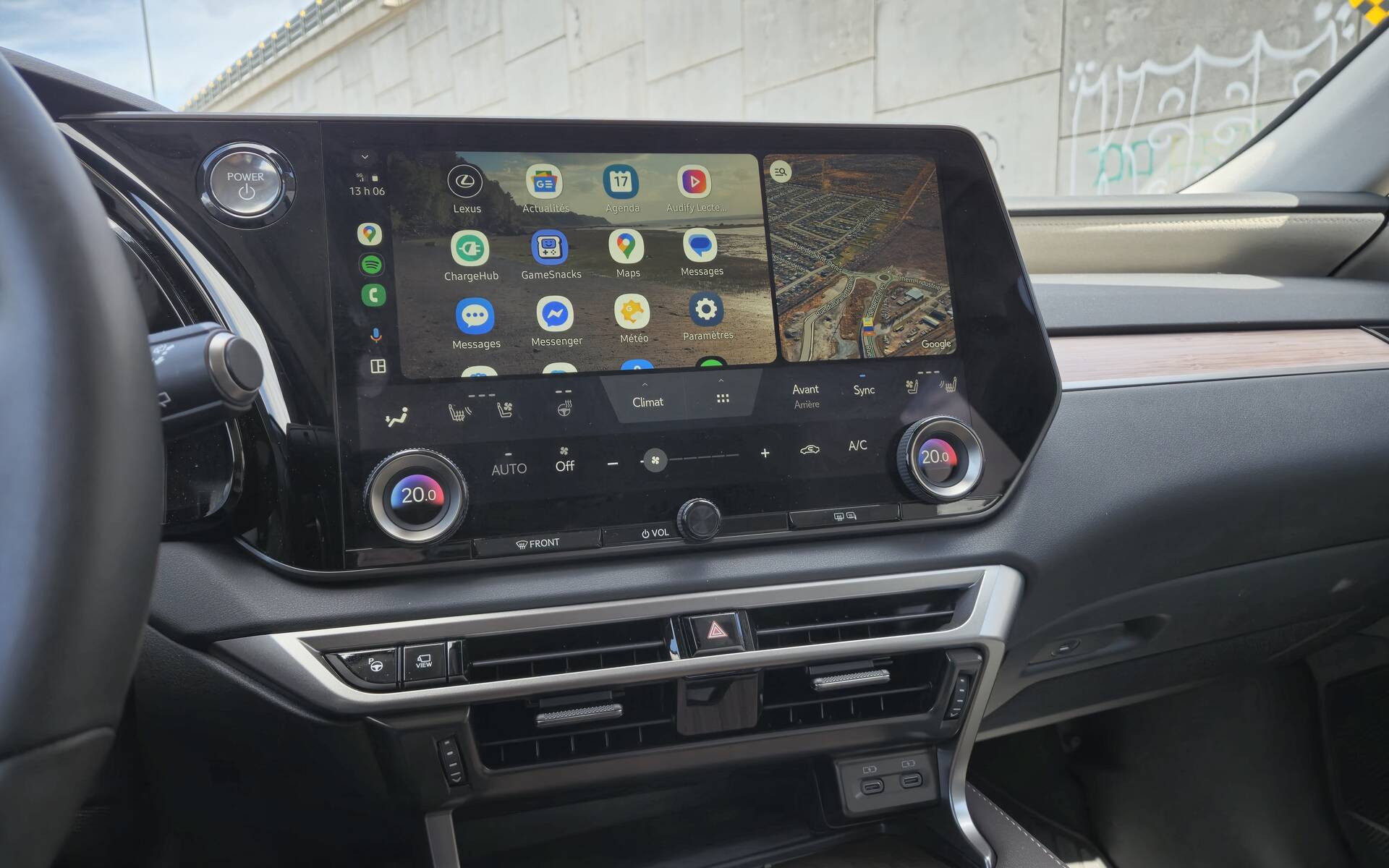 <p>Lexus RX 450h+</p>