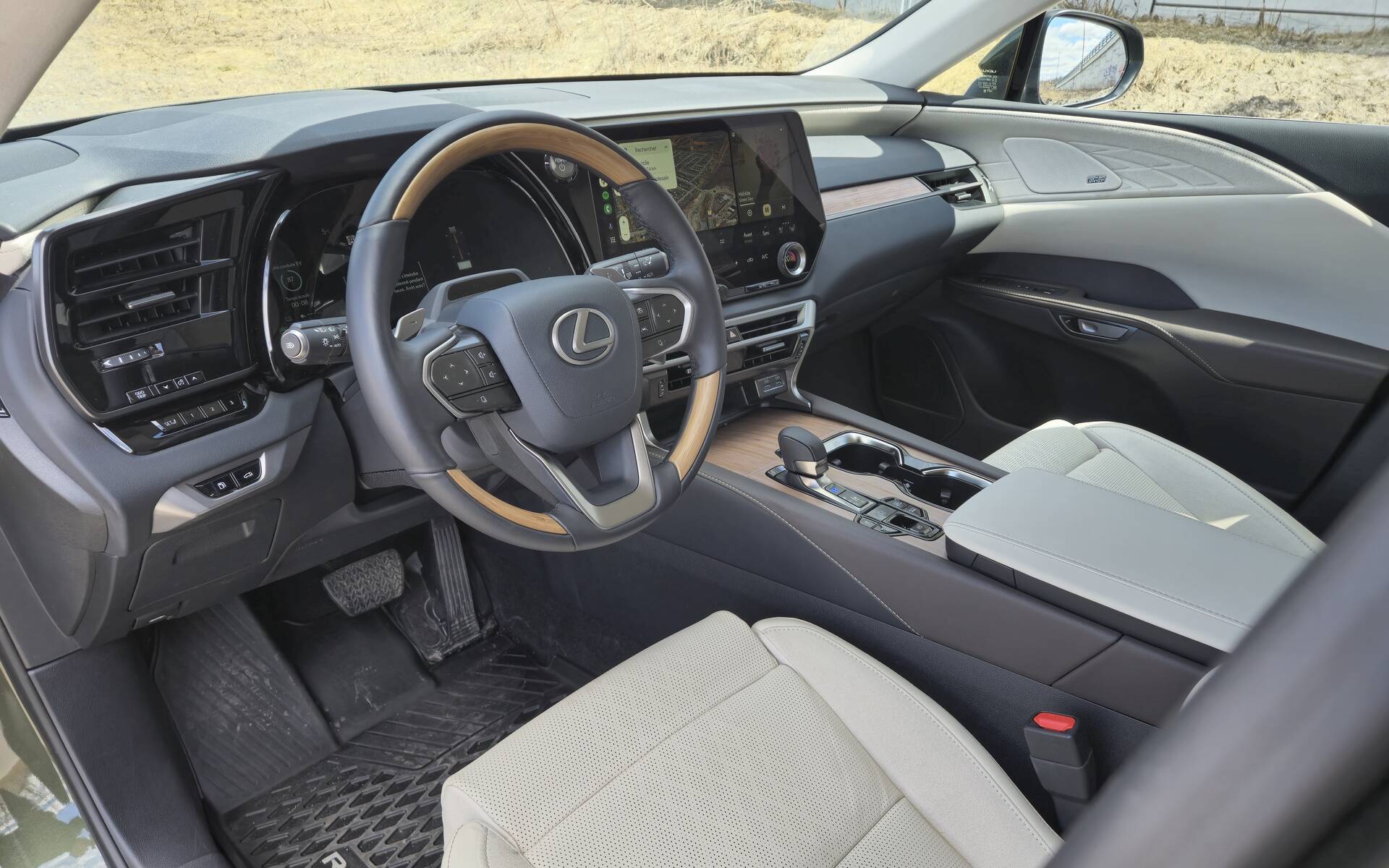 <p>Lexus RX 450h+</p>