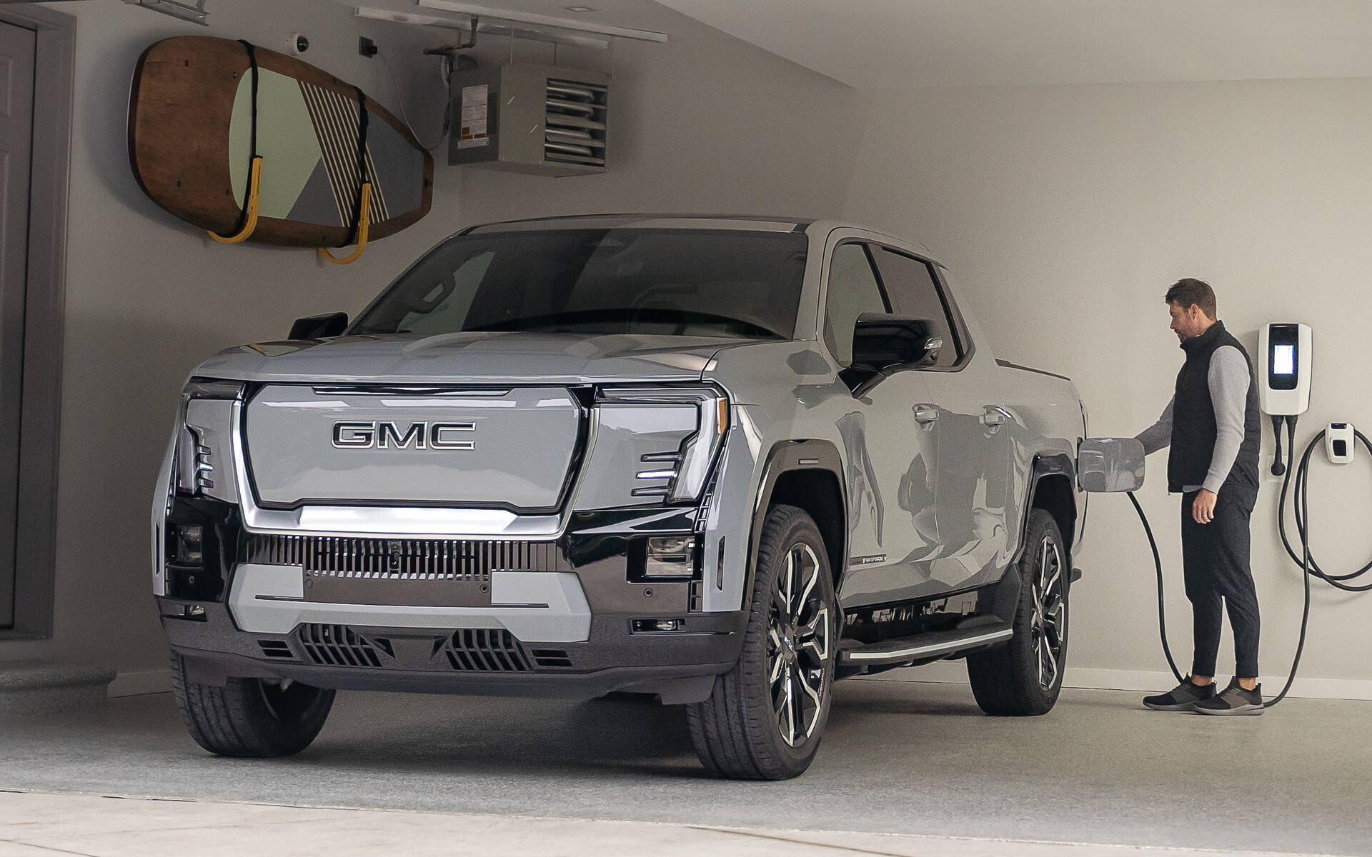 <p>GMC Sierra EV</p>