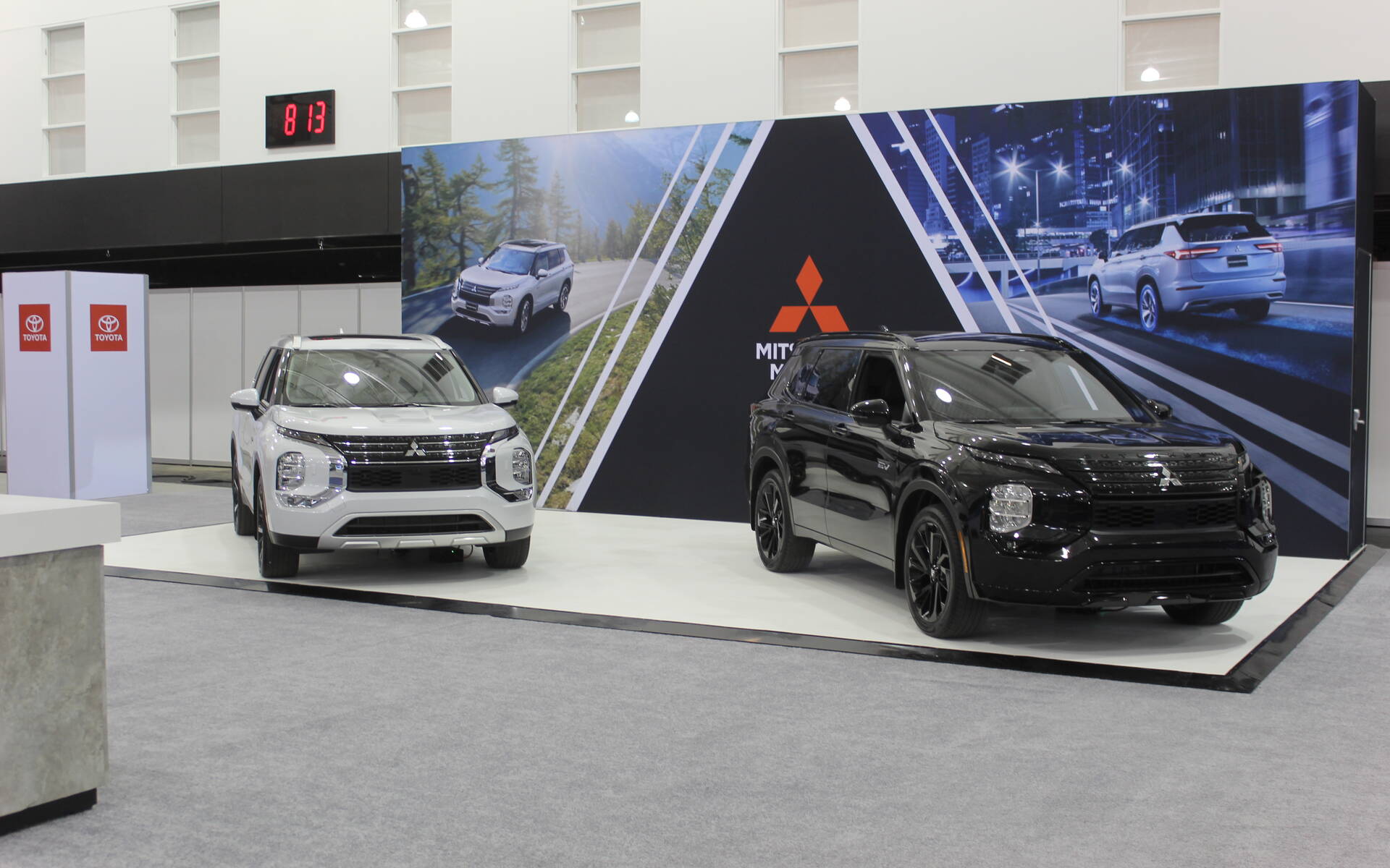 <p>Mitsubishi Outlander PHEV 2025</p>