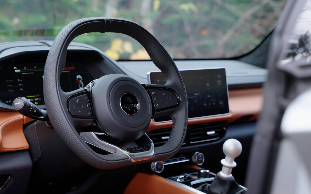 Le Guide de l’Auto Met -l’essai la lotus Emira 2025 Le Guide de l’Auto Met -l’essai la lotus Emira 2025