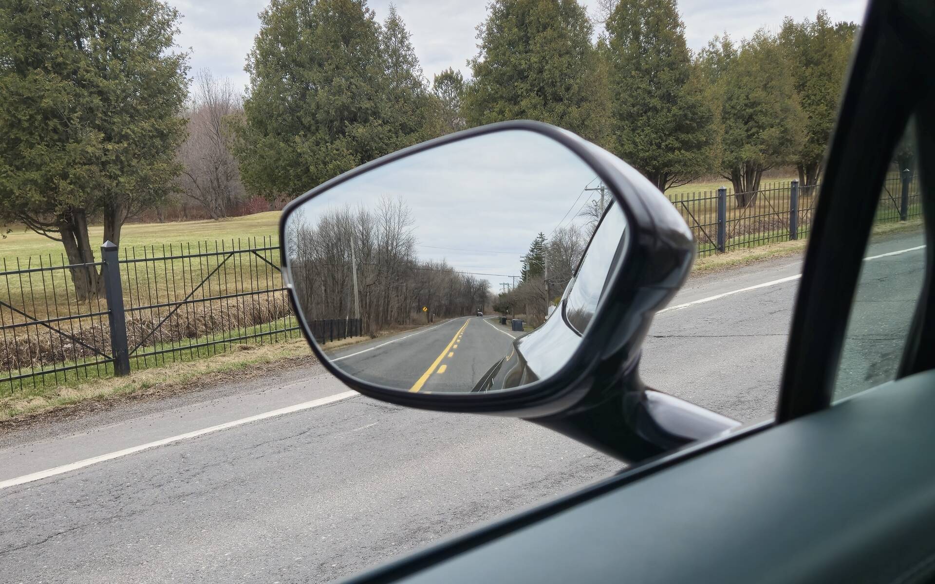 <p>Aston Martin DBX 707&nbsp;2025</p>