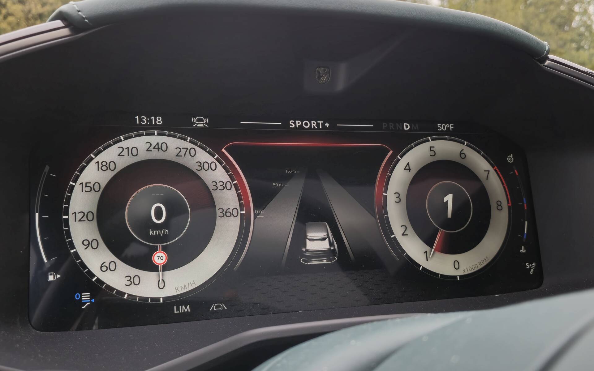 <p>Aston Martin DBX 707&nbsp;2025</p>