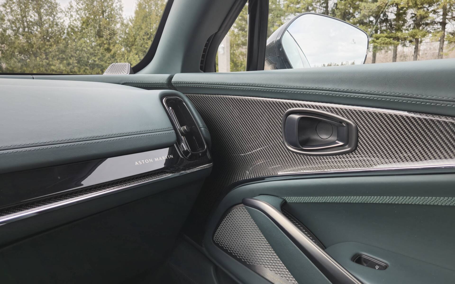 <p>Aston Martin DBX 707&nbsp;2025</p>