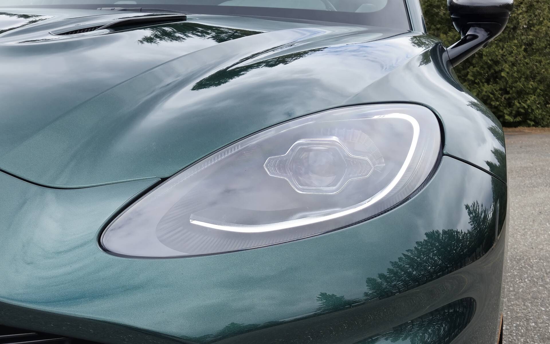 <p>Aston Martin DBX 707&nbsp;2025</p>