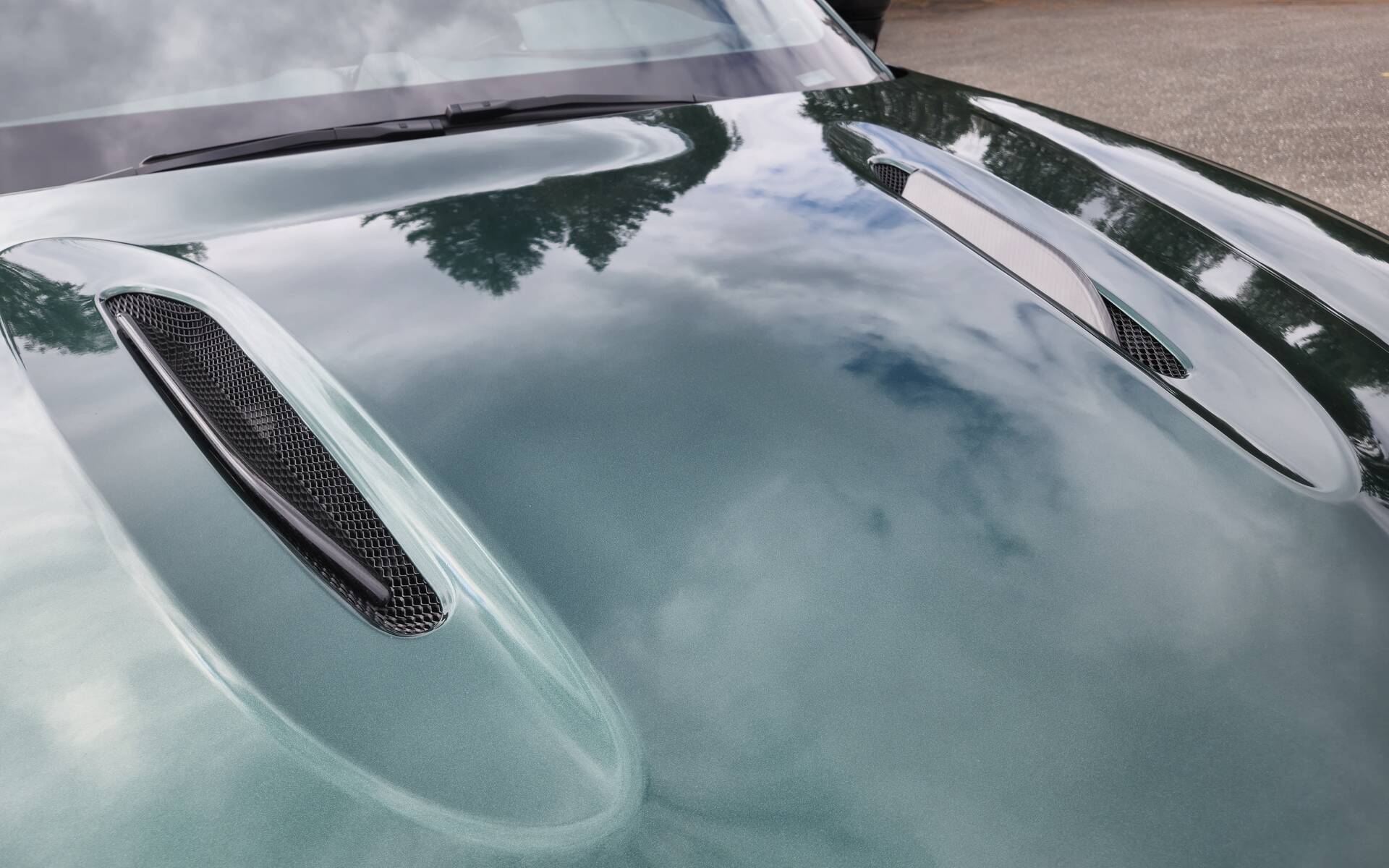 <p>Aston Martin DBX 707&nbsp;2025</p>