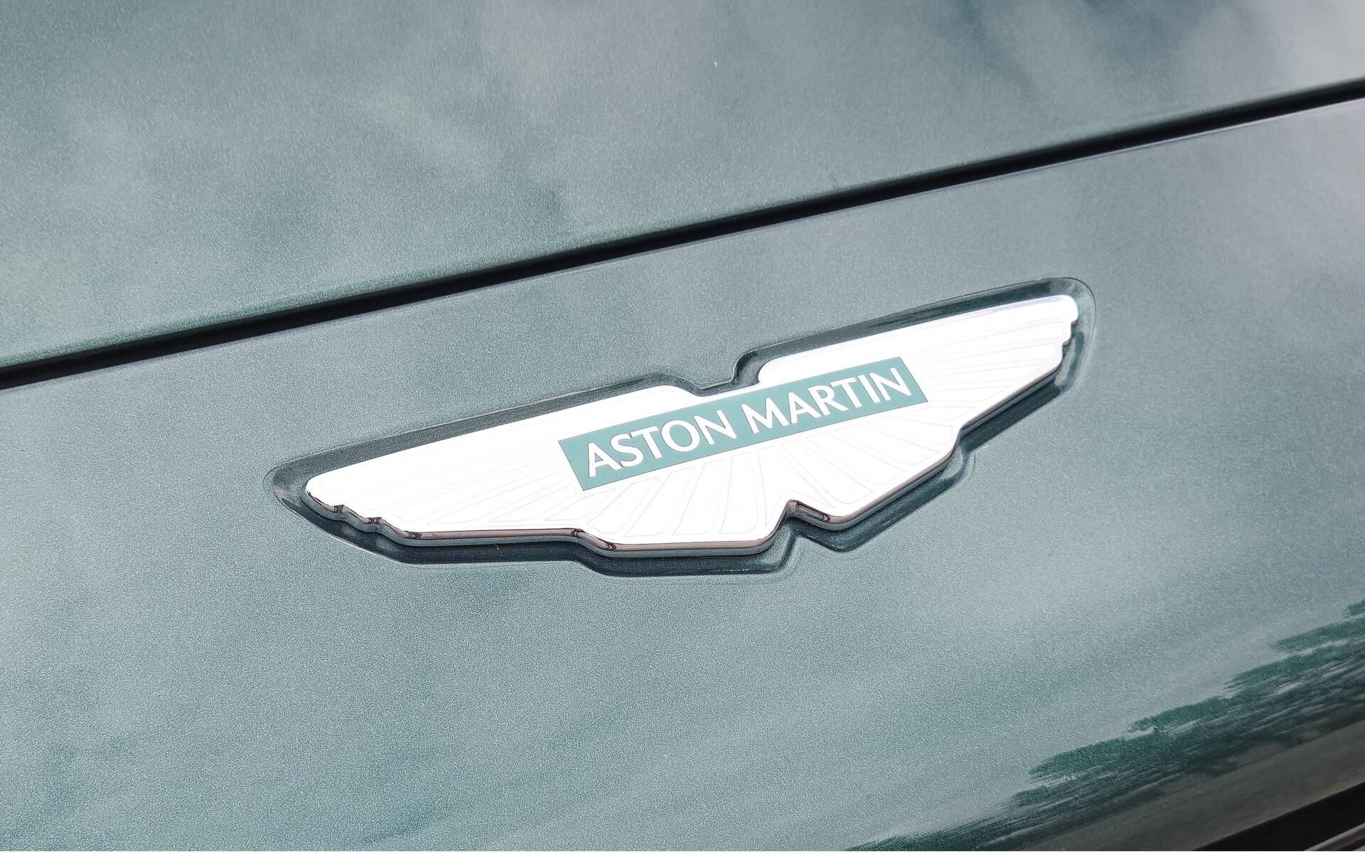 <p>Aston Martin DBX 707&nbsp;2025</p>