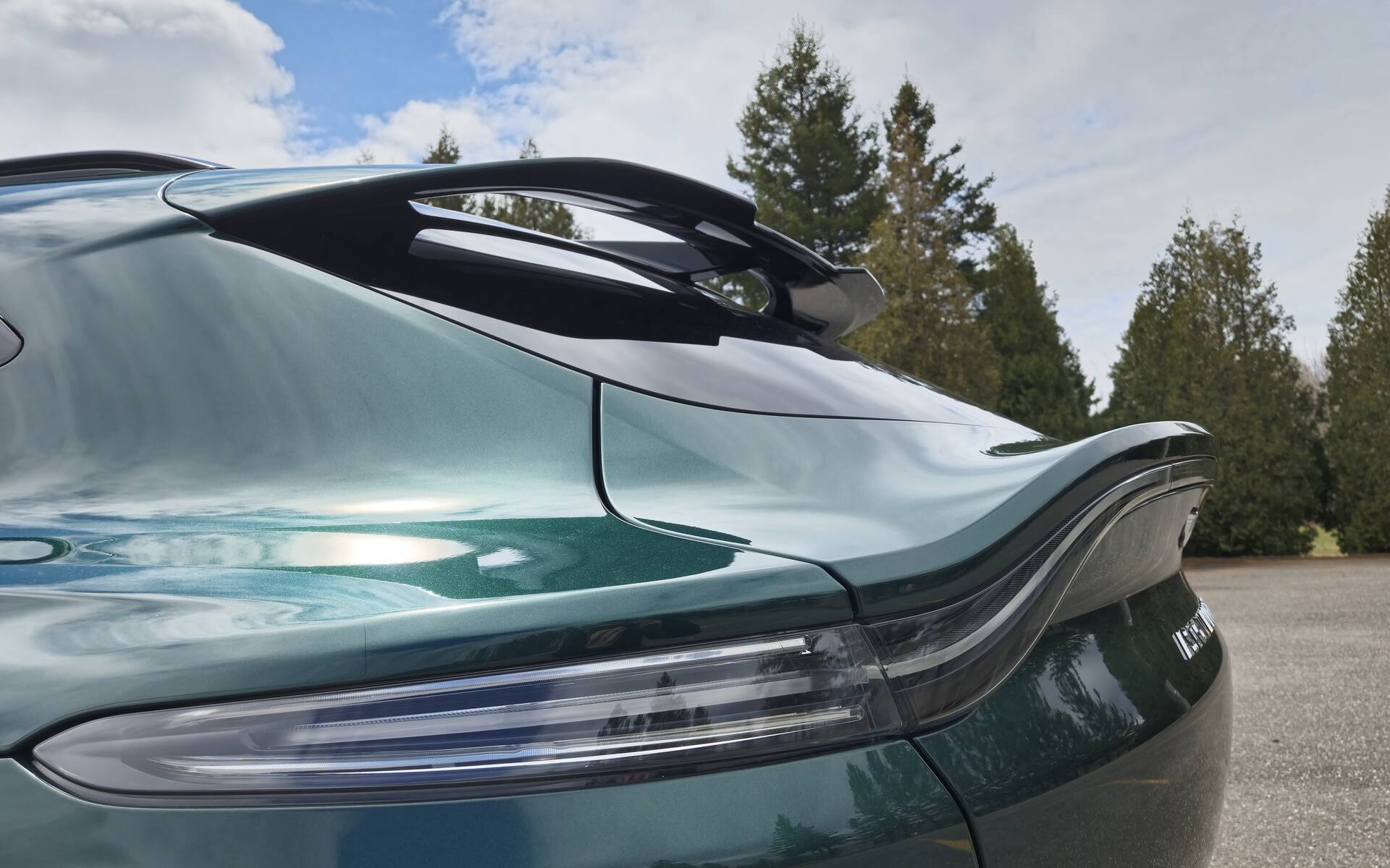 <p>Aston Martin DBX 707&nbsp;2025</p>