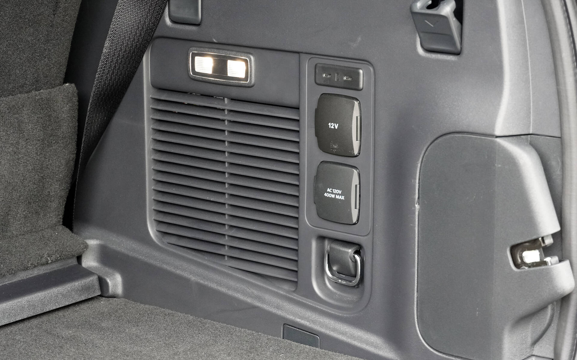 <p>2025 Ford Expedition Platinum (with the Stealth package)</p>