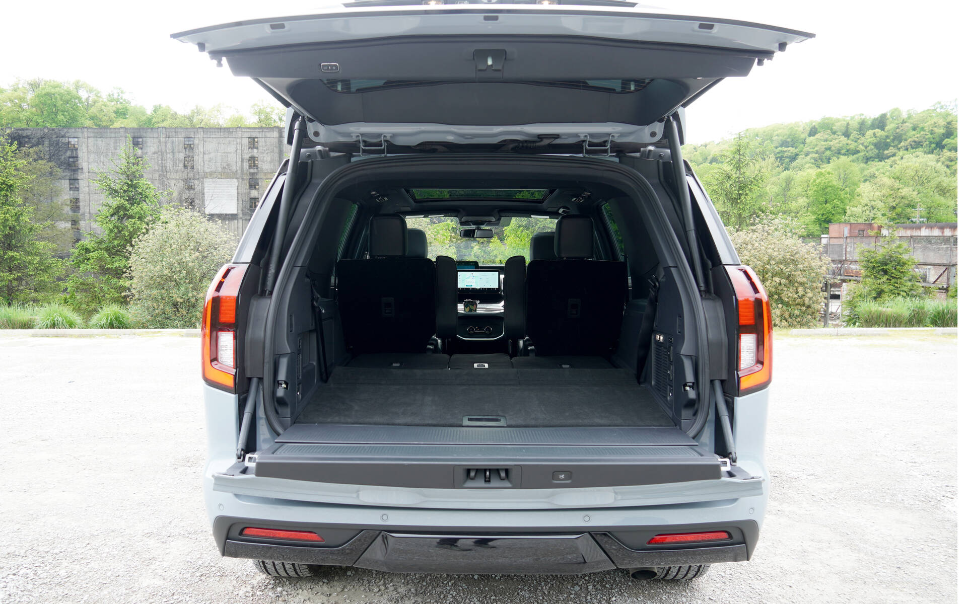 <p>2025 Ford Expedition Platinum (with the Stealth package)</p>