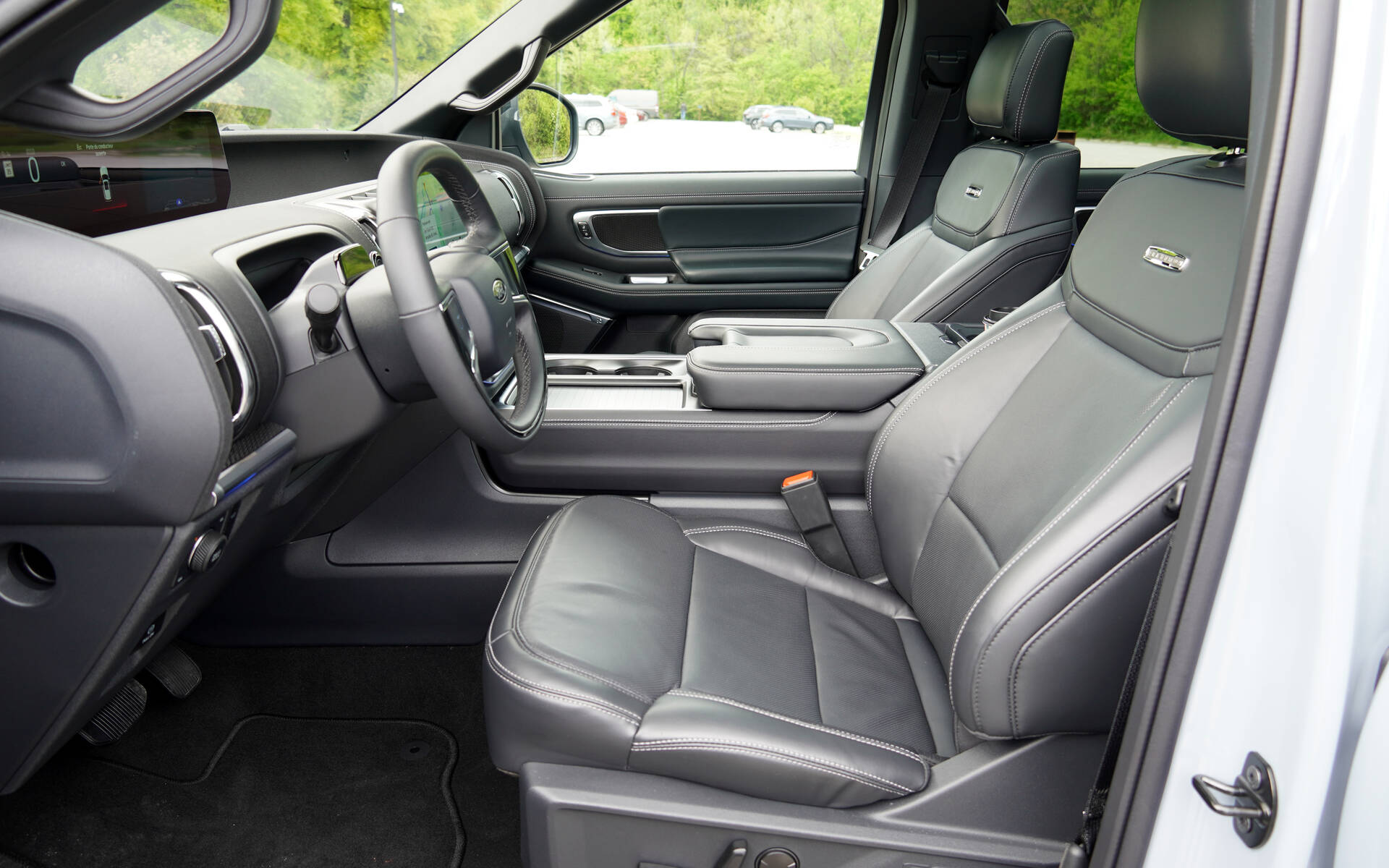 <p>2025 Ford Expedition Platinum (with the Stealth package)</p>