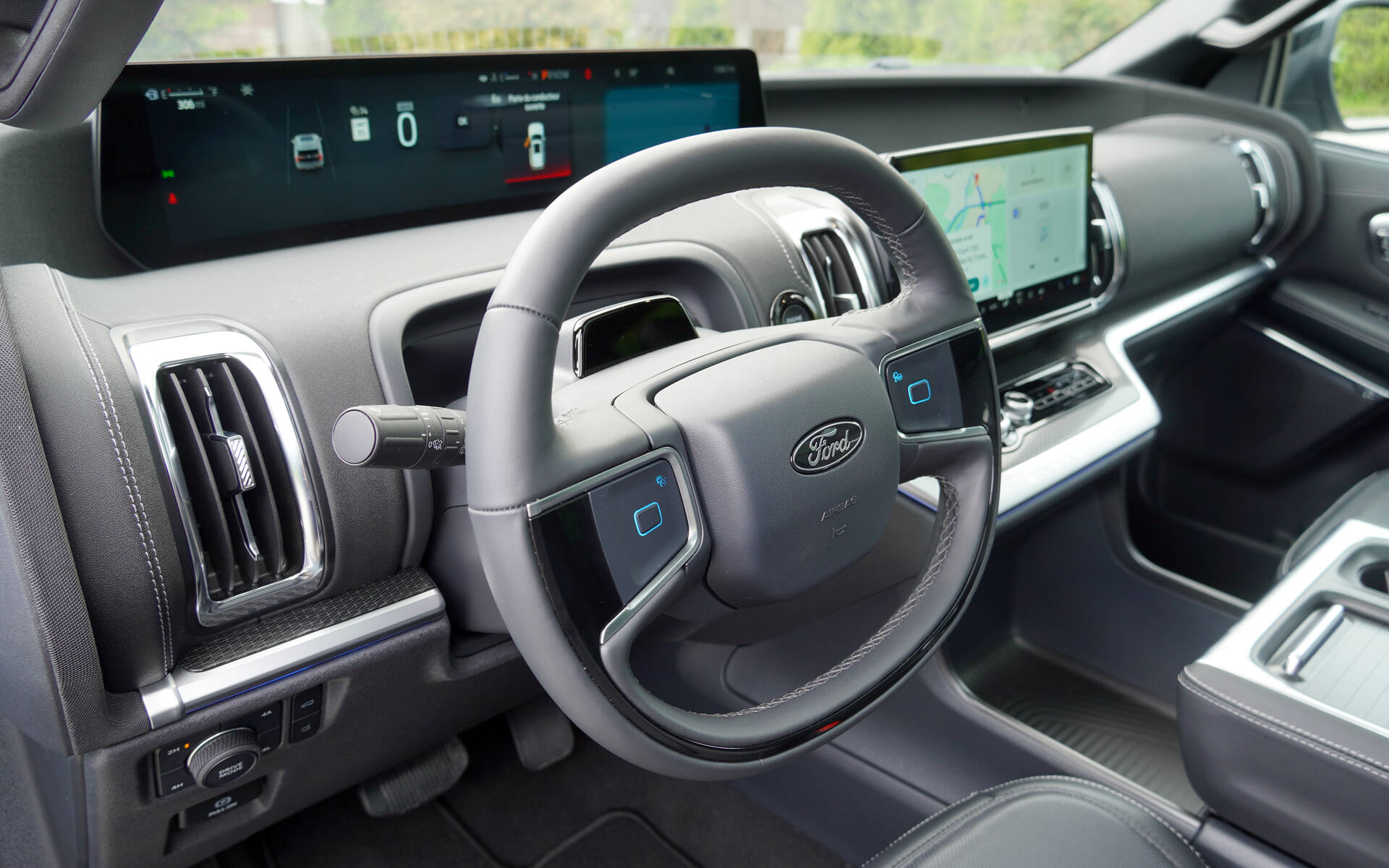 <p>2025 Ford Expedition Platinum (with the Stealth package)</p>