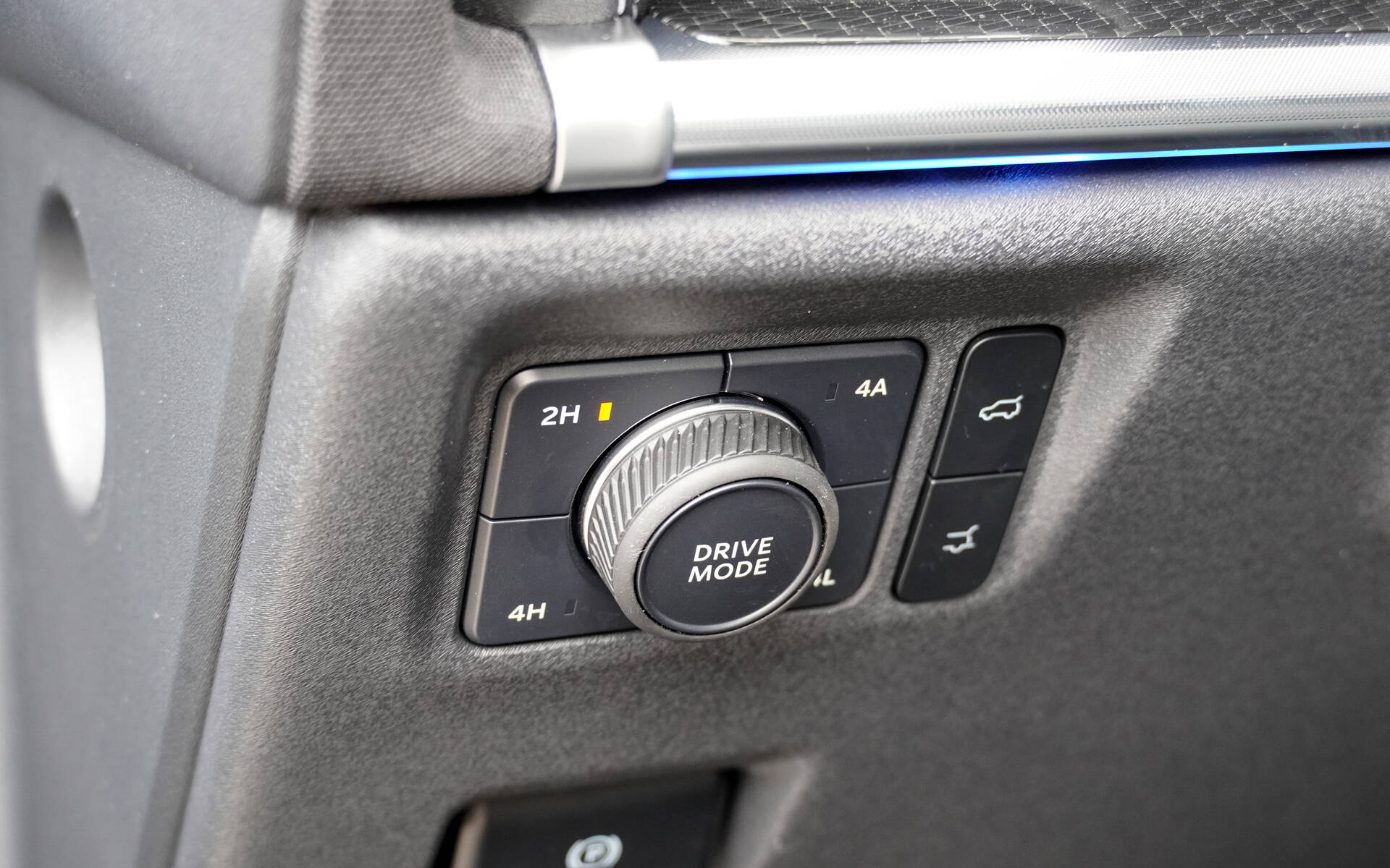 <p>2025 Ford Expedition Platinum (with the Stealth package)</p>