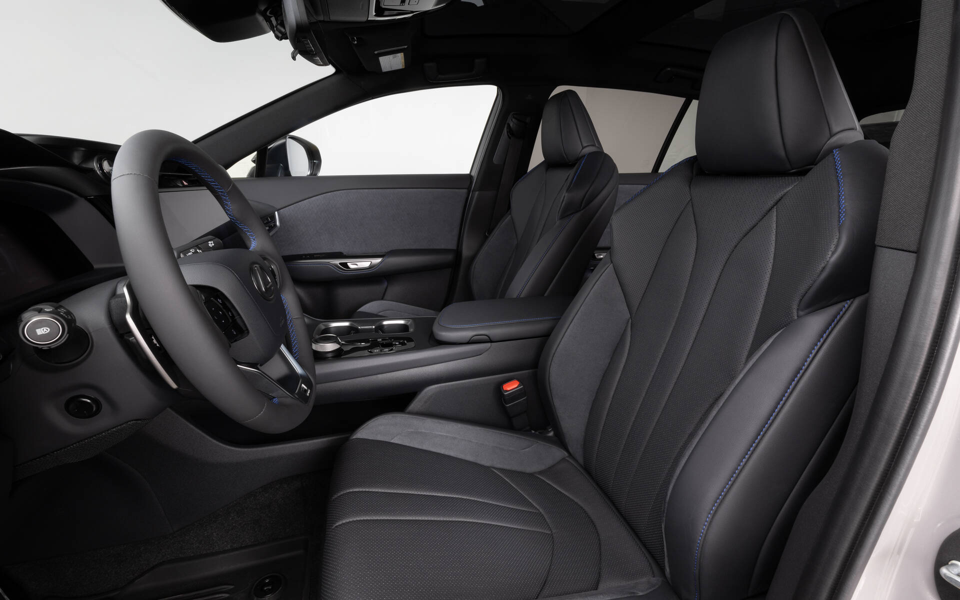 <p>2026 Lexus RZ 550e</p>