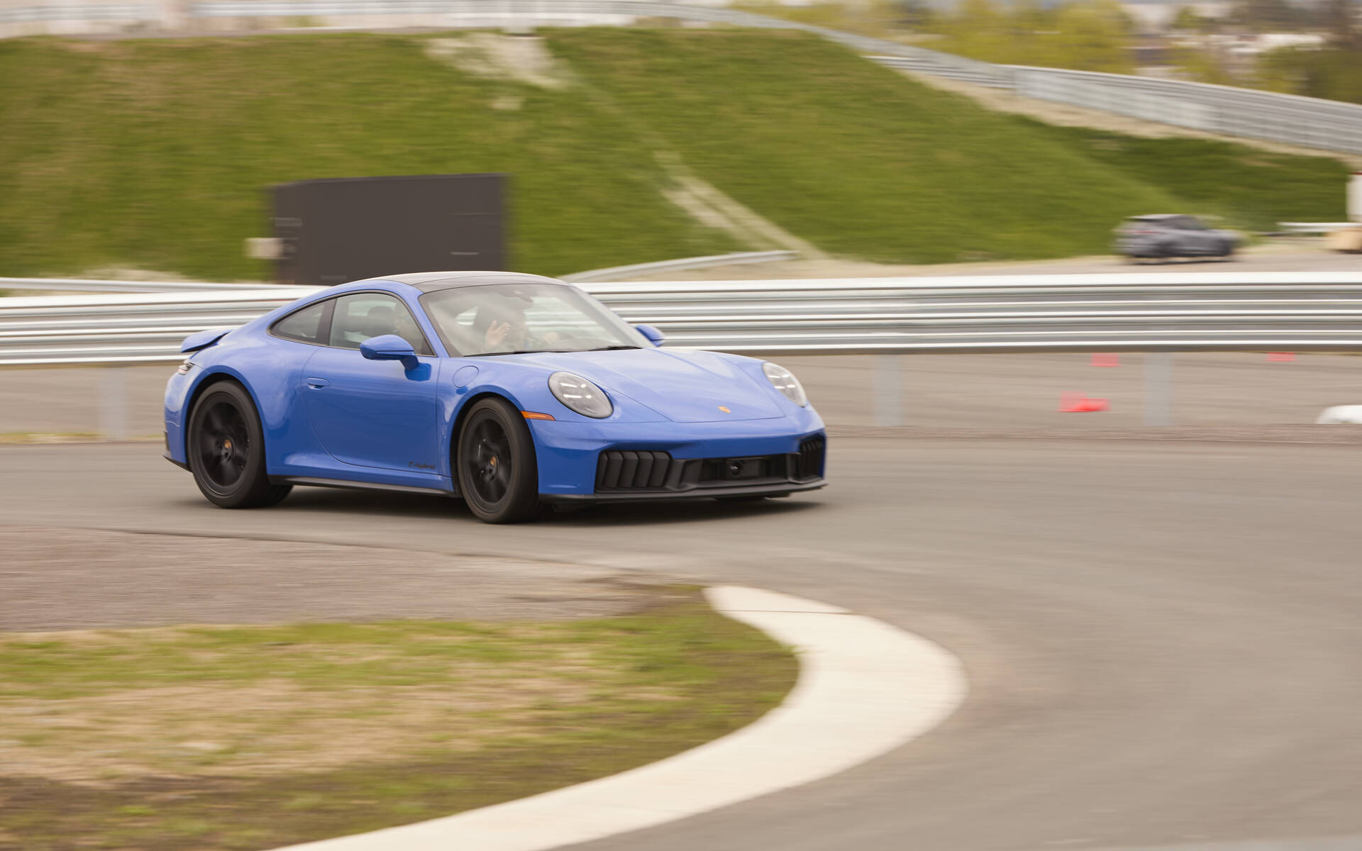 <p>Le Centre d'expérience Porsche de Toronto</p>