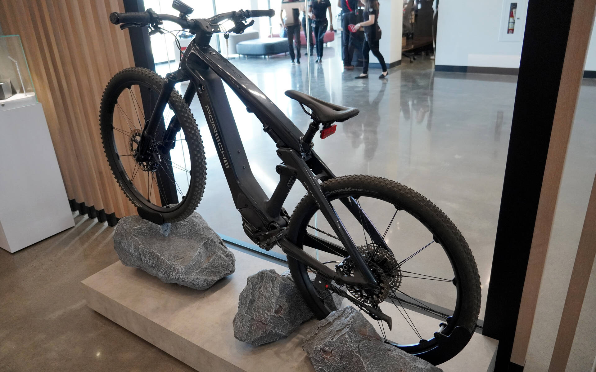 <p>Le Centre d'expérience Porsche de Toronto</p>