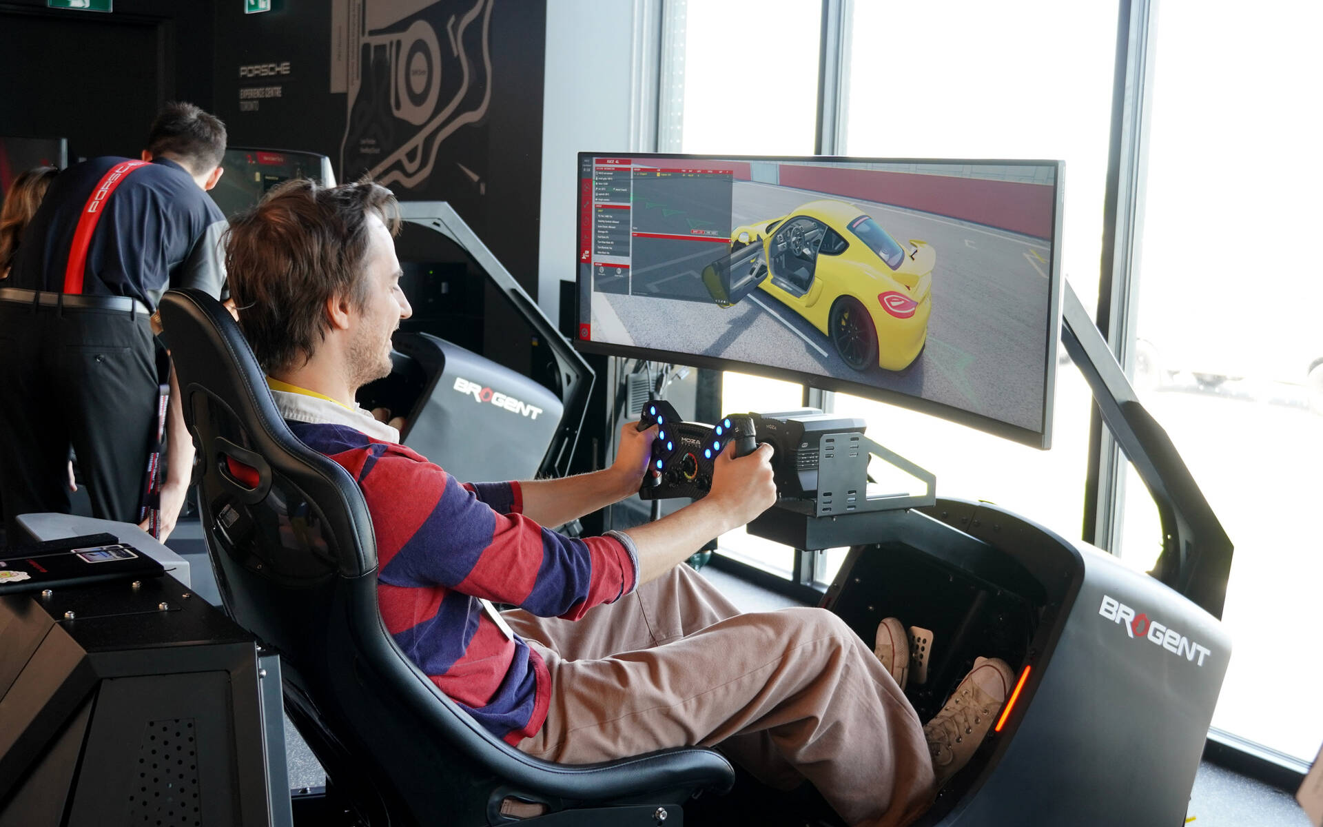 <p>Le Centre d'expérience Porsche de Toronto</p>